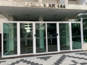 Apartamento Guarujà praia de pitangueiras 150mt da praia com serviço de praia 4 pessoas